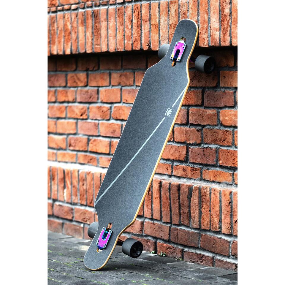 Longboard cruiser Tallinnas